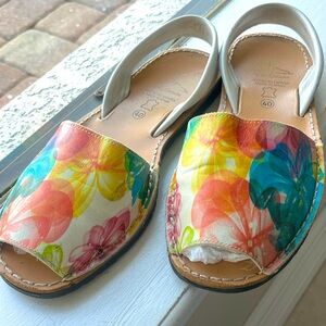 EUC Avarca Menorquina leather multi color floral pattern slip on sandals.Size 10